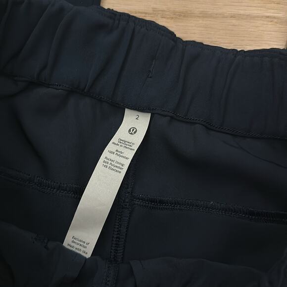 Lululemon On the Fly 7/8 Pant Navy Size 2 NWOT - Picture 4 of 6